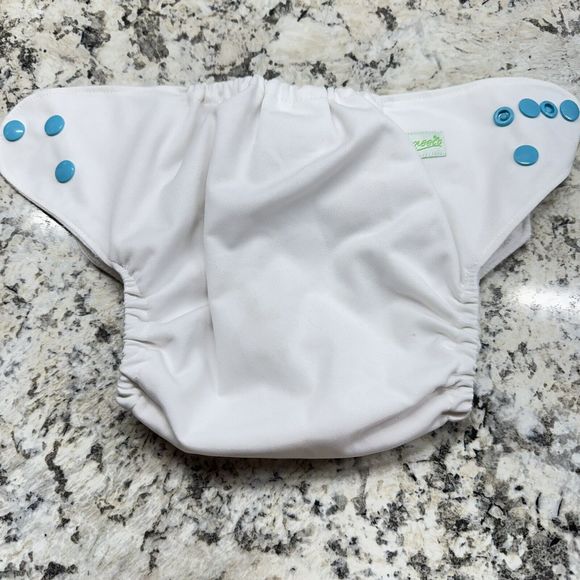 Wegreeco Cloth Diapers 6 Diapers 6 Inserts - Picture 10 of 13